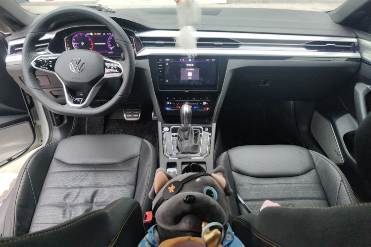 Used Volkswagen FAW-Volkswagen CC 2025 Model, Facelifted 380TSI, Striking and Shared Enjoyment Version Center Console