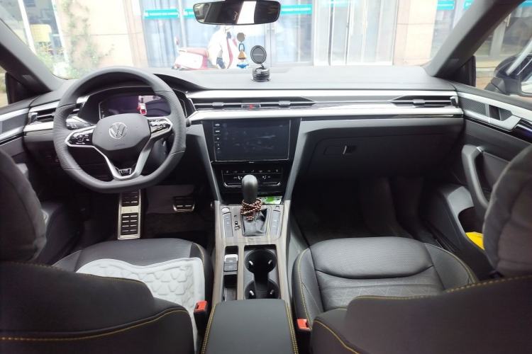 Used Volkswagen FAW-Volkswagen CC 2025 380TSI Striking All-Inclusive Edition Center Console