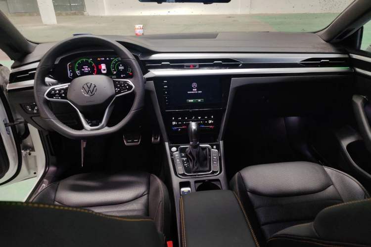 Used Volkswagen FAW-Volkswagen CC 2025 380TSI Striking All-Inclusive Edition Center Console