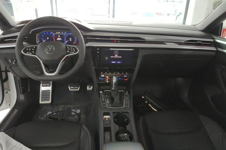 Used Volkswagen FAW-Volkswagen CC 2025 Model, Facelifted 380TSI, Striking and Shared Enjoyment Version Center Console