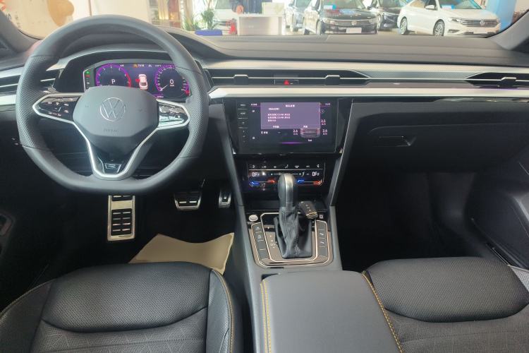 Used Volkswagen FAW-Volkswagen CC 2025 Model, Facelifted 380TSI, Striking and Shared Enjoyment Version Center Console