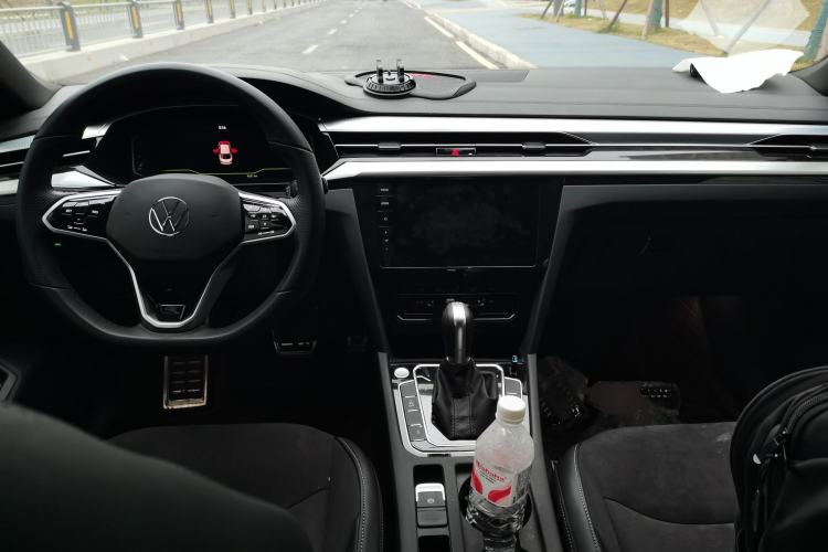 Used Volkswagen FAW-Volkswagen CC 2025 330TSI Ignite All-Inclusive Edition Center Console