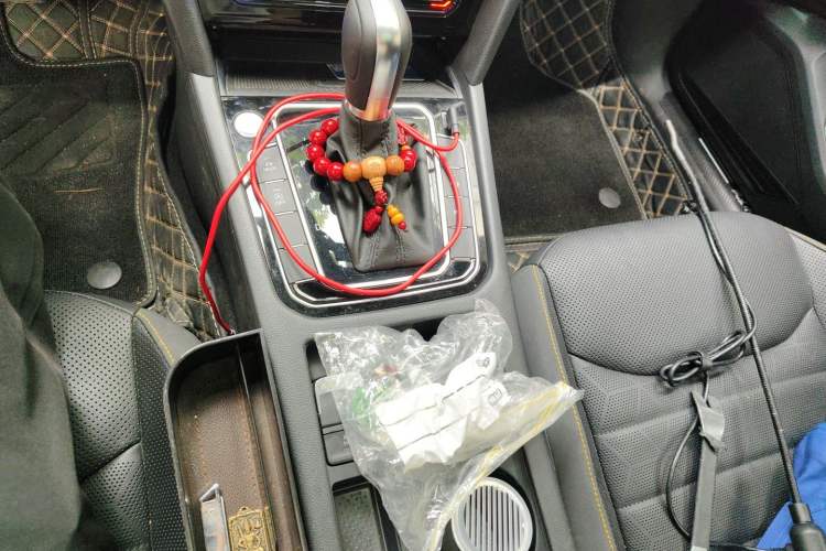 Used Volkswagen FAW-Volkswagen CC 2025 Model, Facelifted 380TSI, Striking and Shared Enjoyment Version Gear Lever