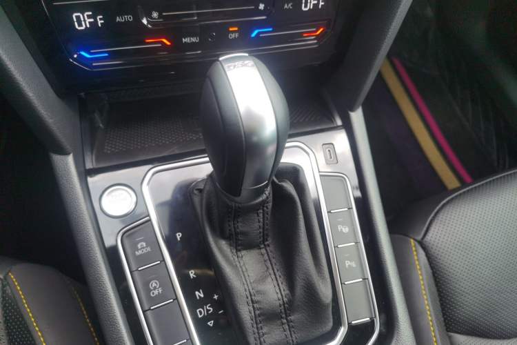 Used Volkswagen FAW-Volkswagen CC 2025 380TSI Striking All-Inclusive Edition Gear Lever