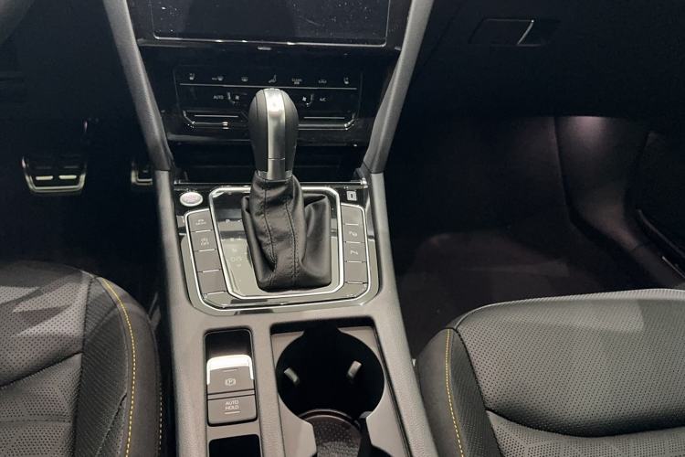 Used Volkswagen FAW-Volkswagen CC 2025 380TSI Striking All-Inclusive Edition Gear Lever