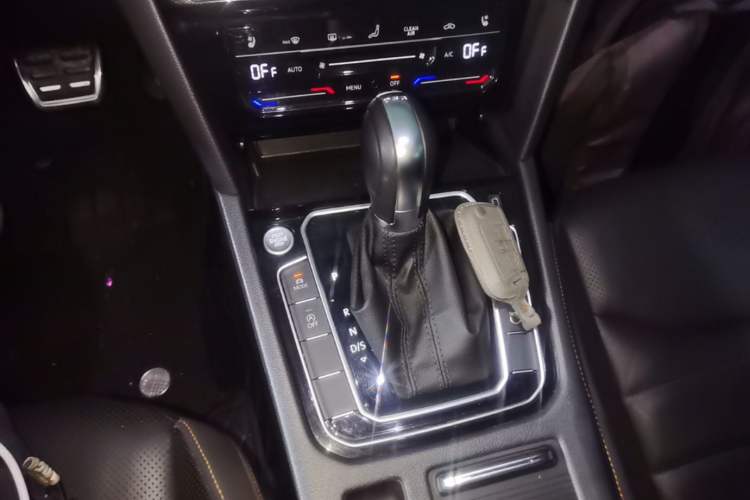 Used Volkswagen FAW-Volkswagen CC 2025 380TSI Striking All-Inclusive Edition Gear Lever