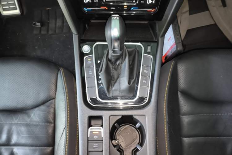 Used Volkswagen FAW-Volkswagen CC 2025 380TSI Striking All-Inclusive Edition Gear Lever