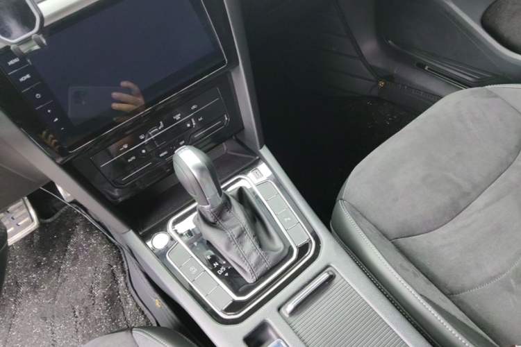 Used Volkswagen FAW-Volkswagen CC 2025 Model, Facelifted, 330TSI, Glamorous—Shared Edition Gear Lever