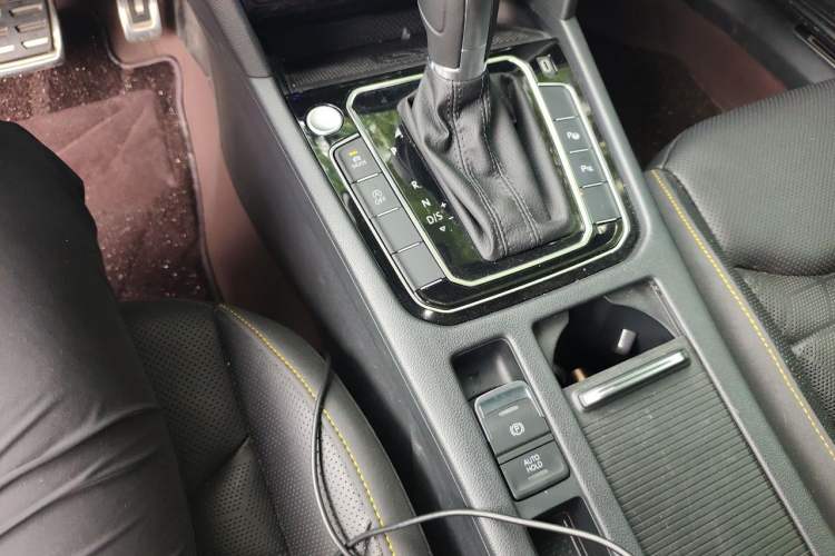 Used Volkswagen FAW-Volkswagen CC 2025 380TSI Striking All-Inclusive Edition Gear Lever