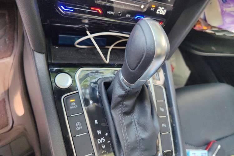 Used Volkswagen FAW-Volkswagen CC 2025 Model, Facelifted 380TSI, Striking and Shared Enjoyment Version Gear Lever