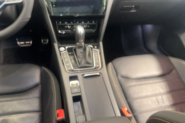 Used Volkswagen FAW-Volkswagen CC 2025 Model, Facelifted 380TSI, Striking and Shared Enjoyment Version Gear Lever
