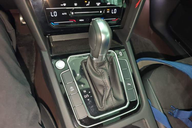 Used Volkswagen FAW-Volkswagen CC 2025 330TSI Ignite All-Inclusive Edition Gear Lever