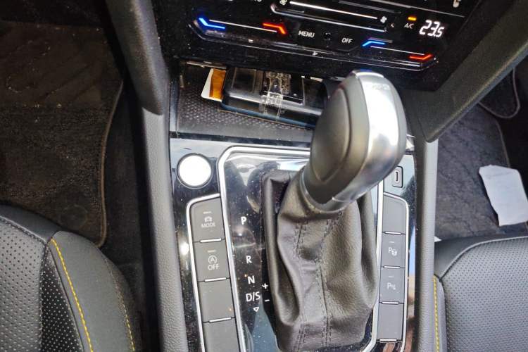 Used Volkswagen FAW-Volkswagen CC 2025 380TSI Striking All-Inclusive Edition Gear Lever