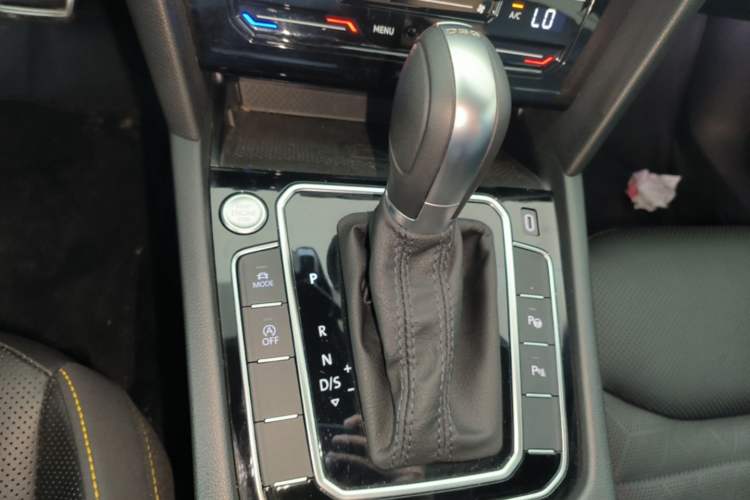 Used Volkswagen FAW-Volkswagen CC 2025 Model, Facelifted 380TSI, Striking and Shared Enjoyment Version Gear Lever