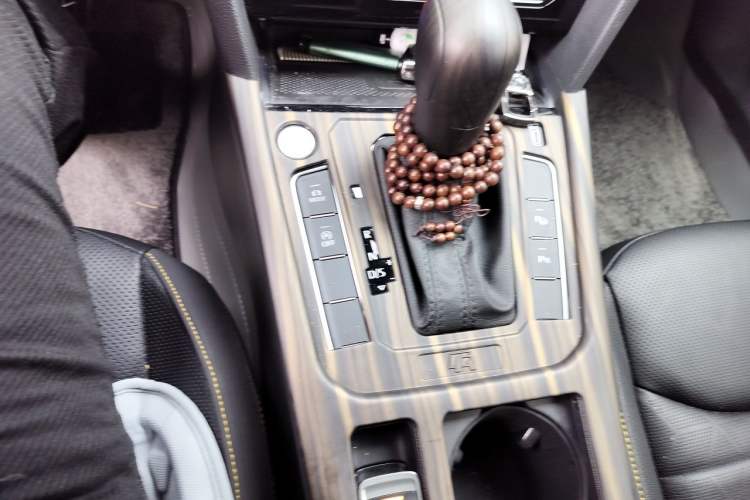 Used Volkswagen FAW-Volkswagen CC 2025 380TSI Striking All-Inclusive Edition Gear Lever