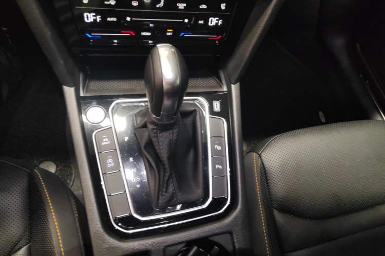 Used Volkswagen FAW-Volkswagen CC 2025 380TSI Striking All-Inclusive Edition Gear Lever