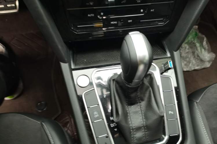 Used Volkswagen FAW-Volkswagen CC 2025 330TSI Ignite All-Inclusive Edition Gear Lever