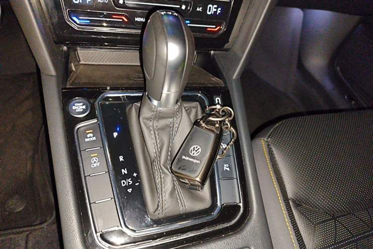 Used Volkswagen FAW-Volkswagen CC 2025 Model, Facelifted 380TSI, Striking and Shared Enjoyment Version Gear Lever