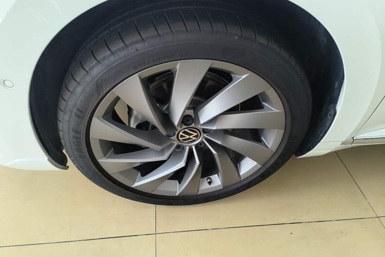Used Volkswagen FAW-Volkswagen CC 2025 Model, Facelifted 380TSI, Striking and Shared Enjoyment Version Left Front Wheel Hub