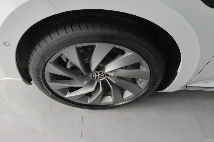 Used Volkswagen FAW-Volkswagen CC 2025 Model, Facelifted 380TSI, Striking and Shared Enjoyment Version Left Front Wheel Hub