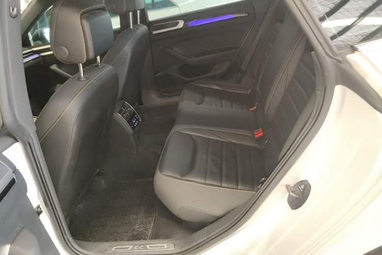 Used Volkswagen FAW-Volkswagen CC 2025 Model, Facelifted 380TSI, Striking and Shared Enjoyment Version Left Rear Seat