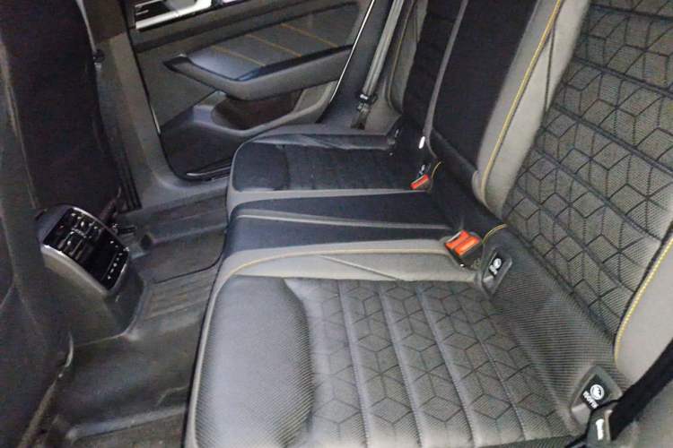 Used Volkswagen FAW-Volkswagen CC 2025 Model, Facelifted 380TSI, Striking and Shared Enjoyment Version Left Rear Seat