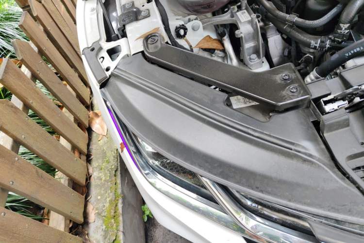 Used Volkswagen FAW-Volkswagen CC 2025 Model, Facelifted 380TSI, Striking and Shared Enjoyment Version Right Front Headlight