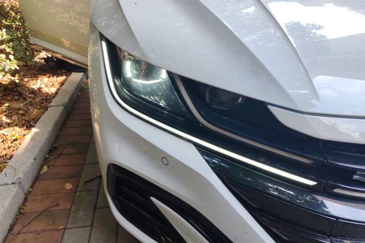 Used Volkswagen FAW-Volkswagen CC 2025 Model, Facelifted 380TSI, Striking and Shared Enjoyment Version Right Front Headlight