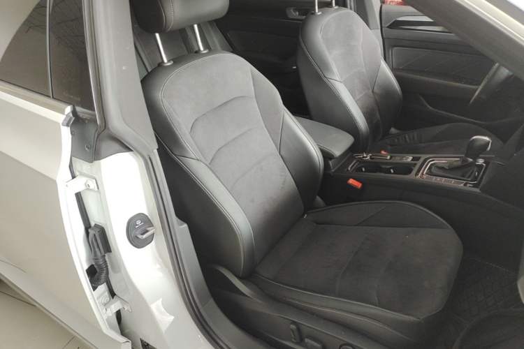 Used Volkswagen FAW-Volkswagen CC 2025 Model, Facelifted, 330TSI, Glamorous—Shared Edition Right Front Seat