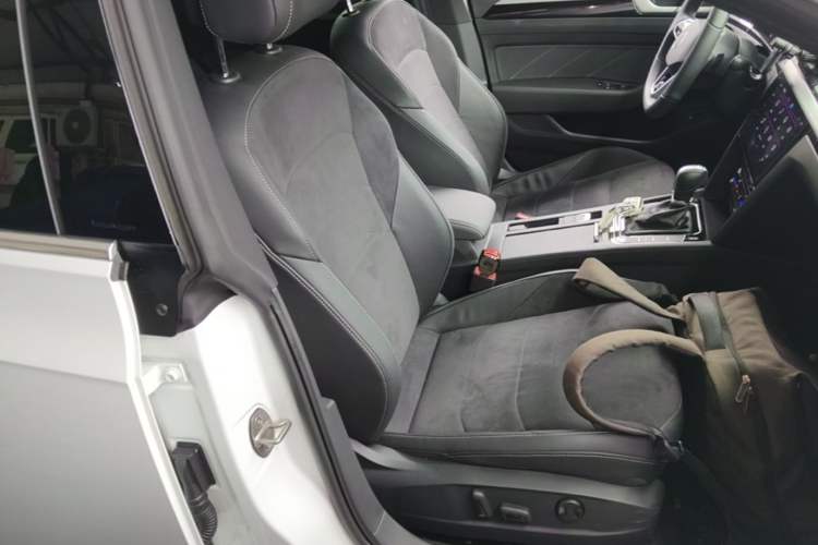 Used Volkswagen FAW-Volkswagen CC 2025 Model, Facelifted, 330TSI, Glamorous—Shared Edition Right Front Seat