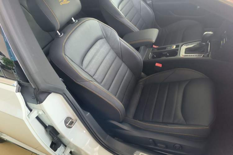 Used Volkswagen FAW-Volkswagen CC 2025 Model, Facelifted 380TSI, Striking and Shared Enjoyment Version Right Front Seat