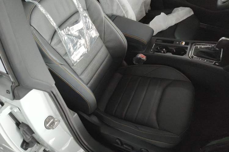 Used Volkswagen FAW-Volkswagen CC 2025 Model, Facelifted 380TSI, Striking and Shared Enjoyment Version Right Front Seat