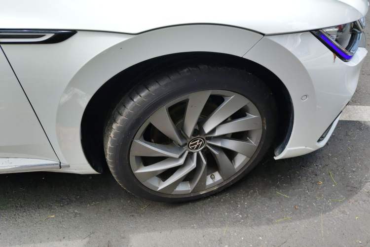 Used Volkswagen FAW-Volkswagen CC 2025 Model, Facelifted 380TSI, Striking and Shared Enjoyment Version Right Front Wheel Hub