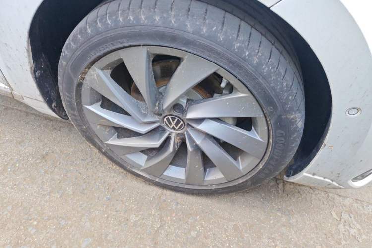 Used Volkswagen FAW-Volkswagen CC 2025 380TSI Striking All-Inclusive Edition Right Front Wheel Hub