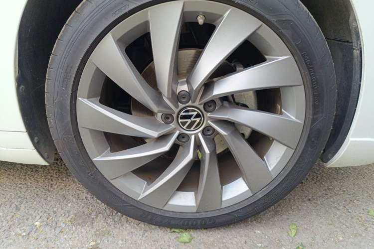 Used Volkswagen FAW-Volkswagen CC 2025 380TSI Striking All-Inclusive Edition Right Front Wheel Hub