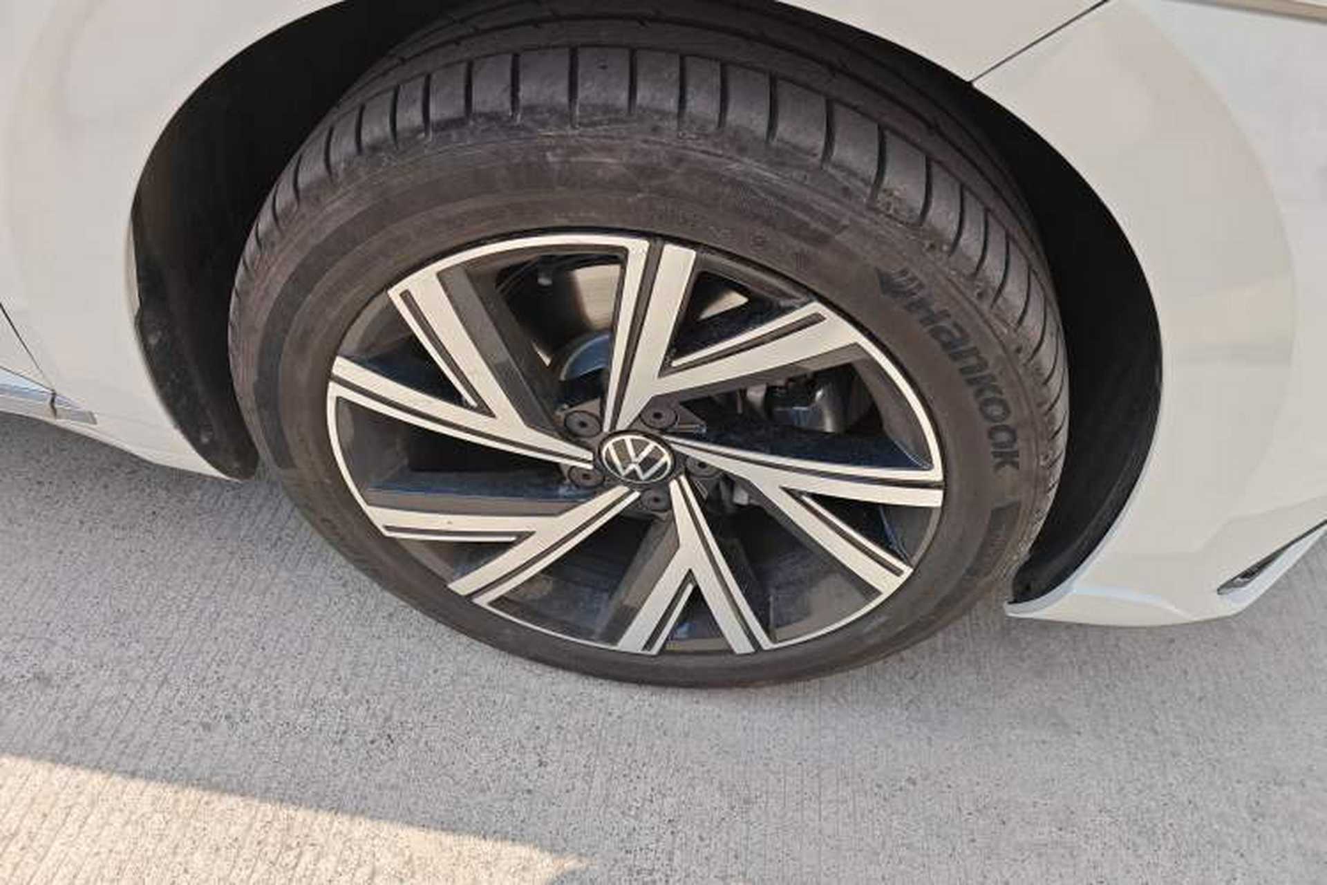 Used Volkswagen FAW-Volkswagen CC 2025 Model, Facelifted, 330TSI, Glamorous—Shared Edition Right Front Wheel Hub