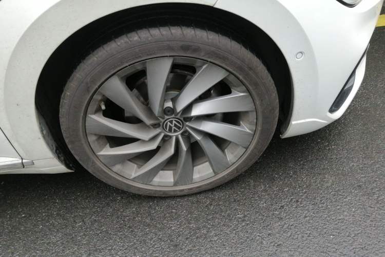 Used Volkswagen FAW-Volkswagen CC 2025 380TSI Striking All-Inclusive Edition Right Front Wheel Hub