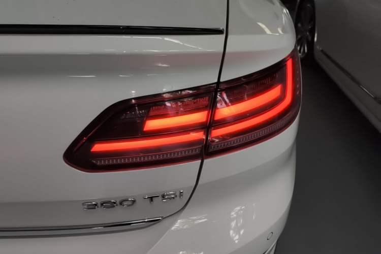 Used Volkswagen FAW-Volkswagen CC 2025 380TSI Striking All-Inclusive Edition Right Rear Taillight