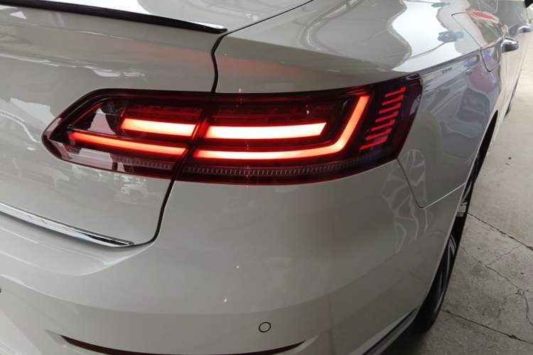 Used Volkswagen FAW-Volkswagen CC 2025 Model, Facelifted, 330TSI, Glamorous—Shared Edition Right Rear Taillight