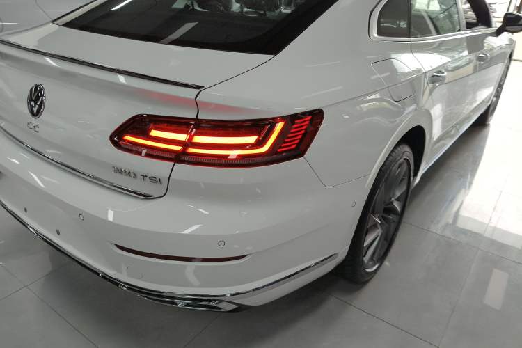 Used Volkswagen FAW-Volkswagen CC 2025 Model, Facelifted 380TSI, Striking and Shared Enjoyment Version Right Rear Taillight