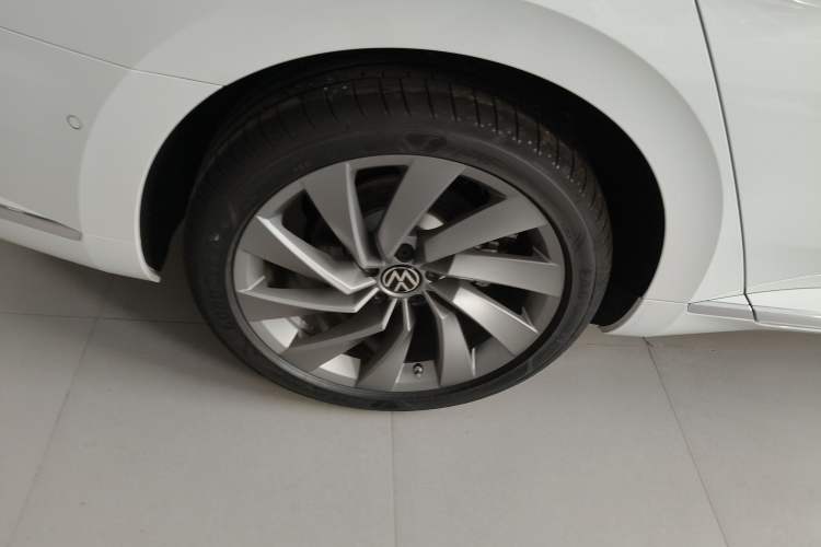 Used Volkswagen FAW-Volkswagen CC 2025 380TSI Striking All-Inclusive Edition Right Rear Wheel Hub
