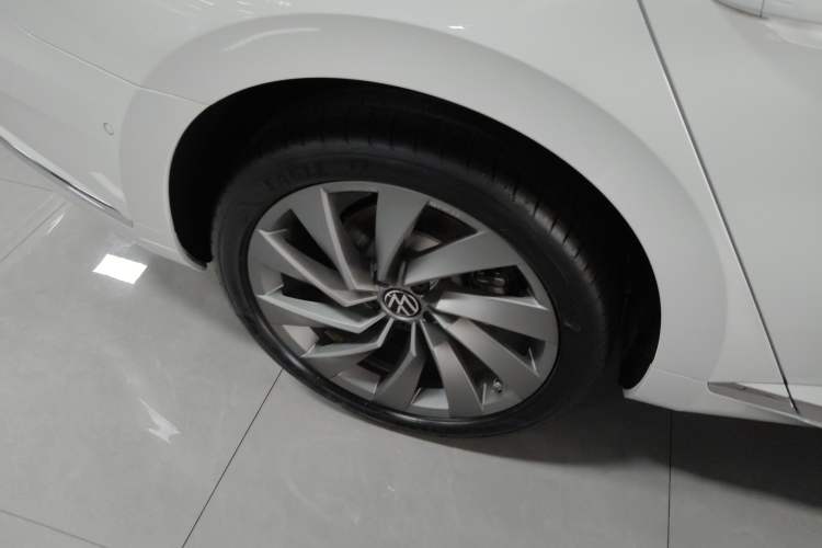 Used Volkswagen FAW-Volkswagen CC 2025 Model, Facelifted 380TSI, Striking and Shared Enjoyment Version Right Rear Wheel Hub