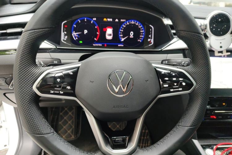 Used Volkswagen FAW-Volkswagen CC 2025 Model, Facelifted 380TSI, Striking and Shared Enjoyment Version Steering Wheel