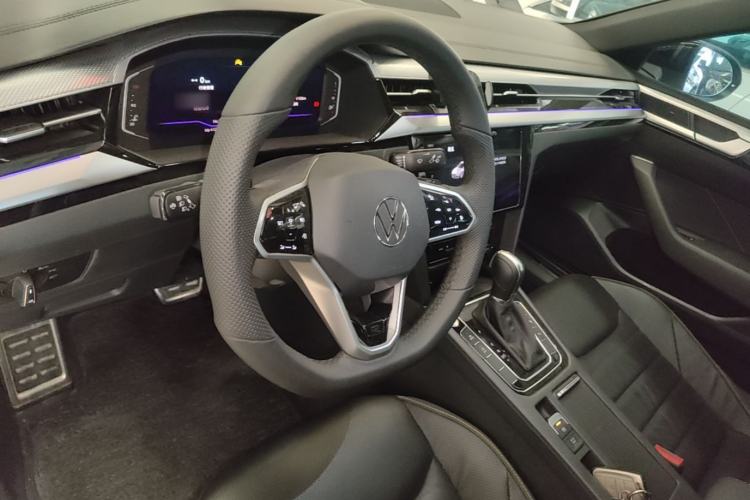 Used Volkswagen FAW-Volkswagen CC 2025 Model, Facelifted 380TSI, Striking and Shared Enjoyment Version Steering Wheel