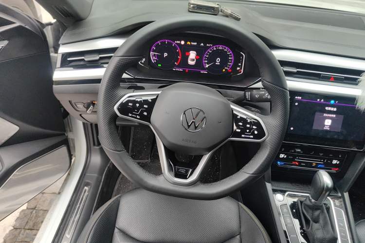 Used Volkswagen FAW-Volkswagen CC 2025 Model, Facelifted 380TSI, Striking and Shared Enjoyment Version Steering Wheel