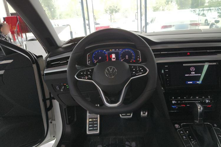 Used Volkswagen FAW-Volkswagen CC 2025 Model, Facelifted 380TSI, Striking and Shared Enjoyment Version Steering Wheel