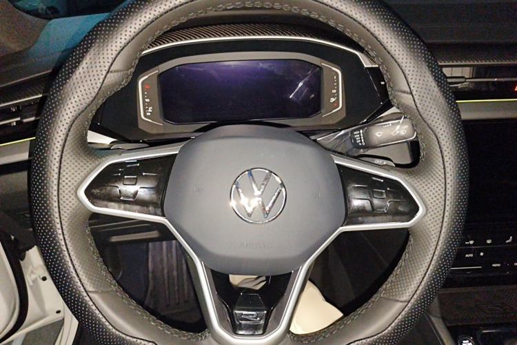 Used Volkswagen FAW-Volkswagen CC 2025 Model, Facelifted 380TSI, Striking and Shared Enjoyment Version Steering Wheel