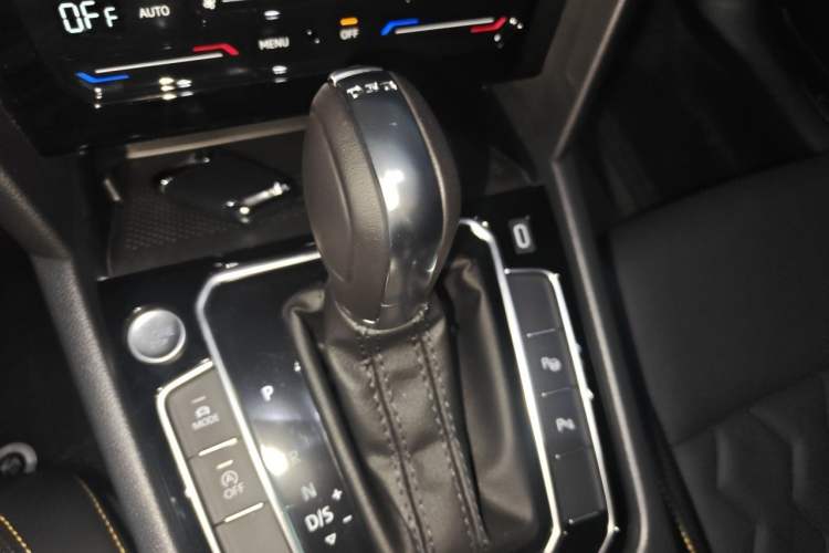 Used Volkswagen FAW-Volkswagen CC 2026 Model, 30 Million Units—Selected, 380TSI, Dazzling Gear Lever