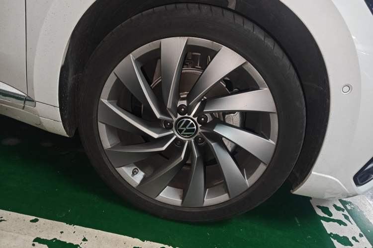 Used Volkswagen FAW-Volkswagen CC 2026 Model, 30 Million Units—Selected, 380TSI, Dazzling Right Front Wheel Hub