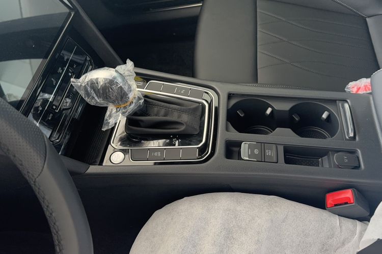 Used Volkswagen FAW-Volkswagen CC 2026 Model, 30 Million Units—Selected, 330TSI, Glamorous Gear Lever